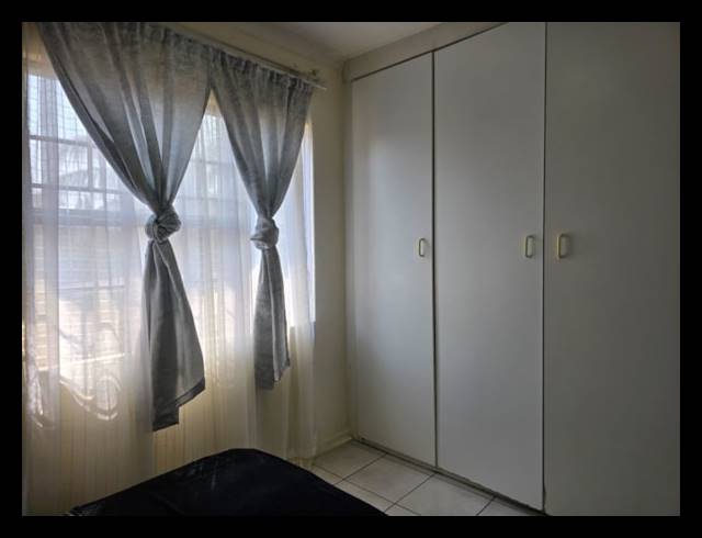 2 bed property to rent in LAKEFIELD